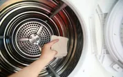 C&aacute;ch vệ sinh m&aacute;y giặt cửa ngang đ&uacute;ng c&aacute;ch, đơn giản tại nh&agrave;