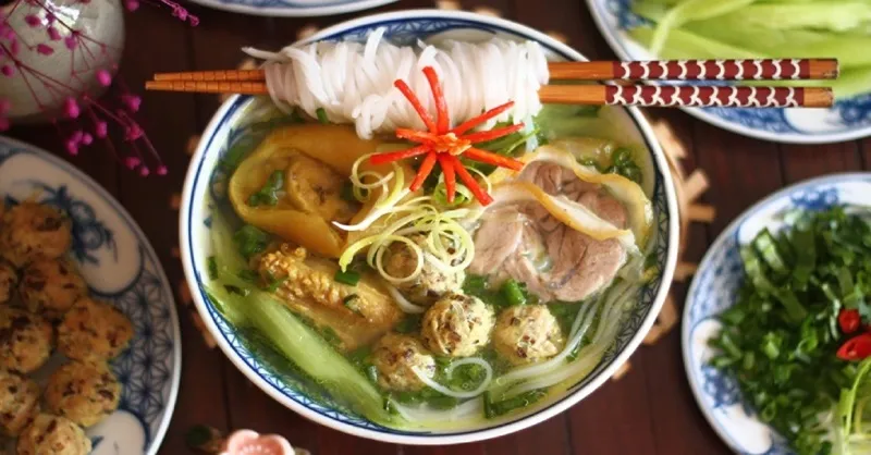 3 Cách nấu bún giò heo thơm ngon, nước dùng đậm đà tại nhà