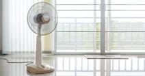 C&aacute;ch vệ sinh quạt lửng đơn giản tại nh&agrave;