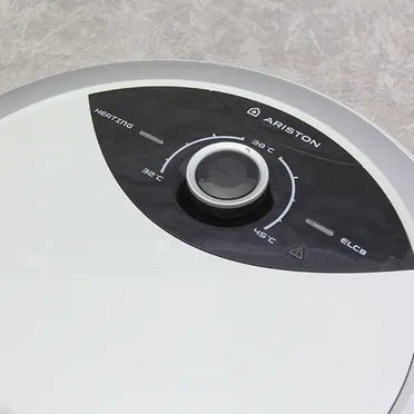 Bình Đun Nước Nóng Tức Thời Ariston RMC45E-VN 2
