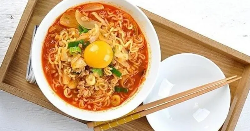 Cách nấu mì bằng nồi cơm điện thơm ngon, tiện lợi tại nhà