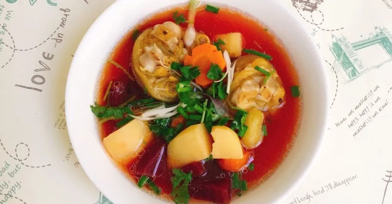 Cách nấu canh giò heo hầm củ dền bổ dưỡng tại nhà