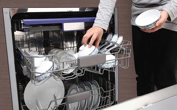 Sắp xếp chén dĩa đúng cách, đơn giản trong máy rửa chén
